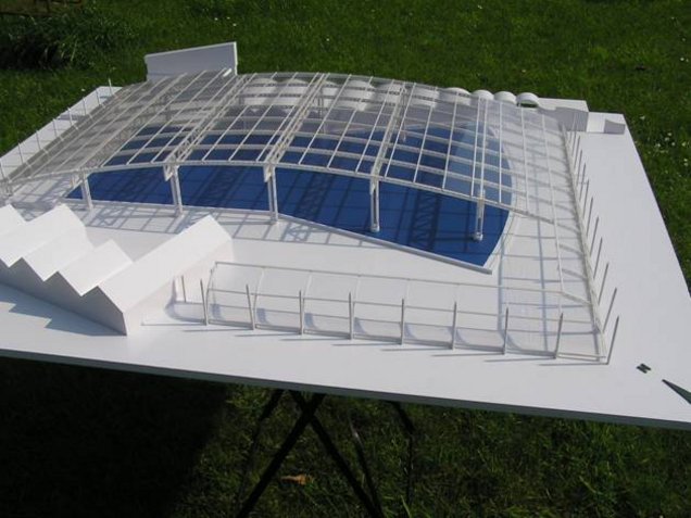 Schwimmbadmodell mit Windschutz und Überdachung 
